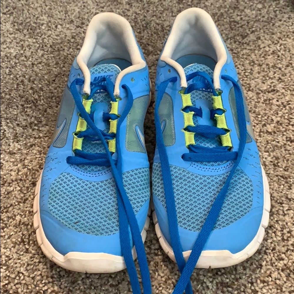 Nike free run tennis shoes